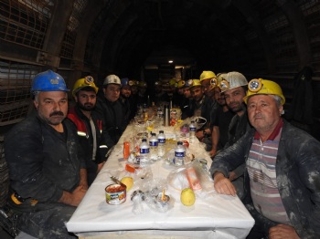 Üyemiz Maden Emekçileri  İftarlarını Yerin Metrelerce Altında Yapıyor