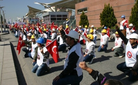 ANKARA'YA ULAŞAN MADEN VE ENERJİ İŞÇİLERİ MECLİS'E YÜRÜDÜ
