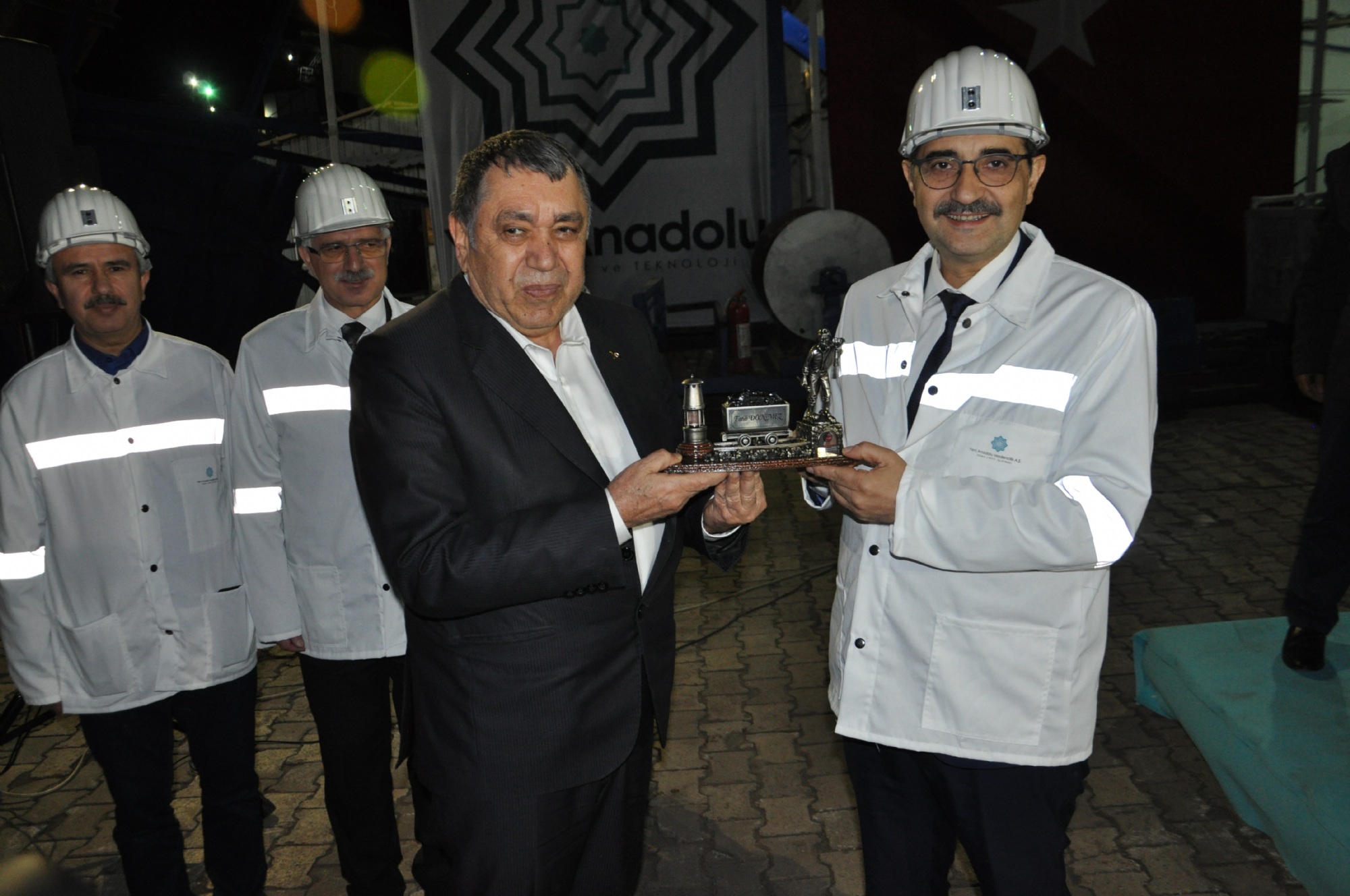 Bakan Dönmez Somalı Madencilerle İftar Yaptı