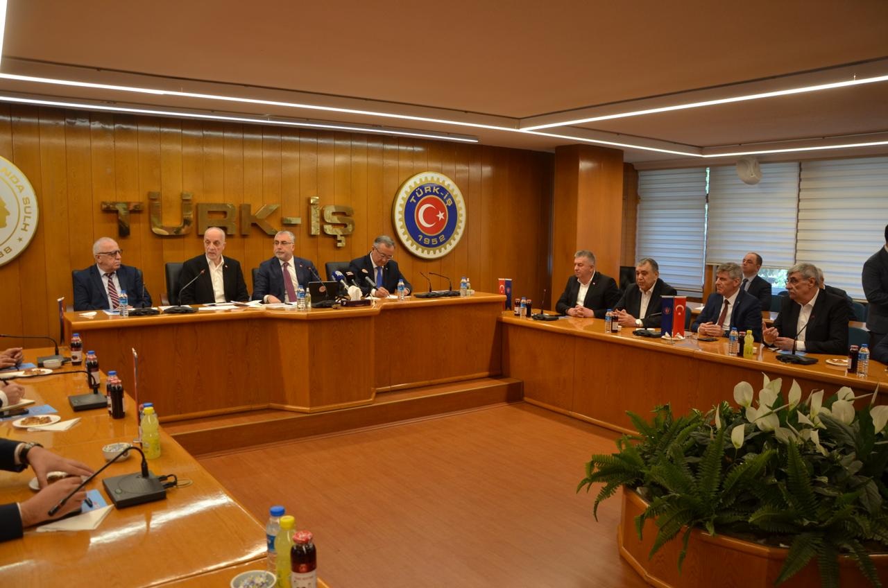 Çalışma ve Sosyal Güvenlik Bakanı Işıkhan Türk-İş'i Ziyaret Etti