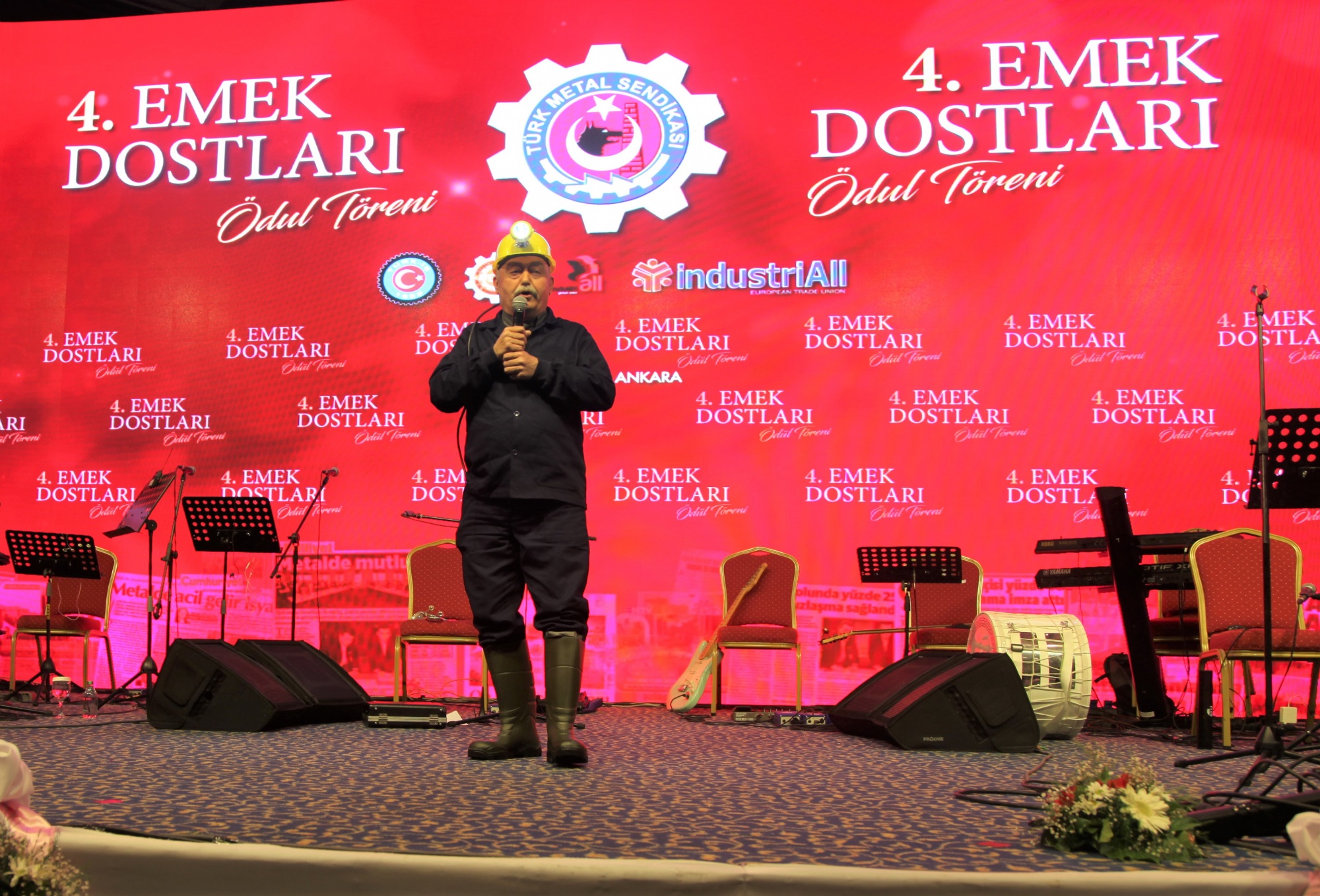 EMEK DOSTLARI 4. ÖDÜL TÖRENİNDEN GENEL BAŞKANIMIZ AKÇUL'A TEŞEKKÜR 