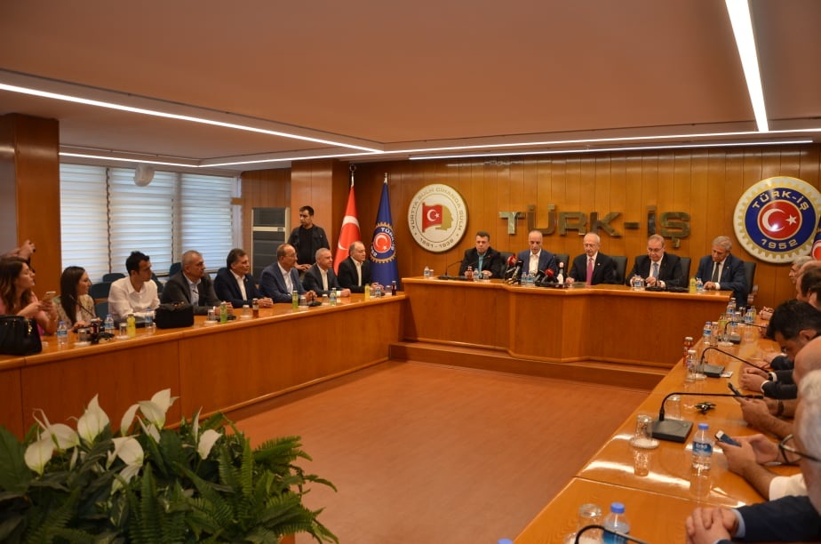 Kılıçdaroğlu Türk-İş'i Ziyaret Etti