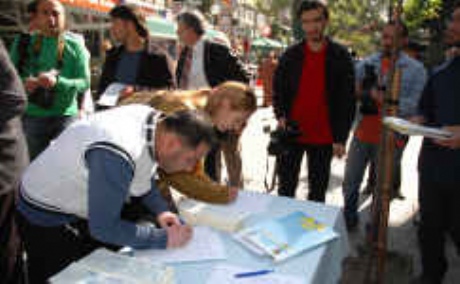 ÖZELLEŞTİRME KARŞITI PLATFORM STAND AÇTI