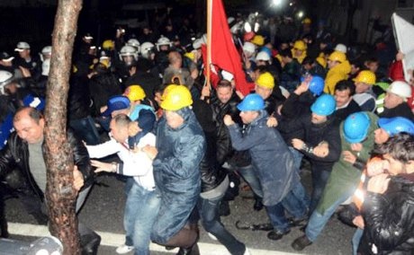 POLİSİN SERT MÜDAHALESİ KABUL EDİLEMEZ