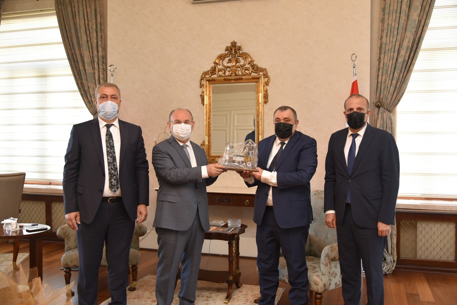 Sendikamızdan Manisa Valisi Karadeniz'e Ziyaret