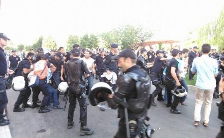 SESİNİ DUYURMAYA ÇALIŞAN YATAĞAN İŞÇİSİNE GÖZALTI