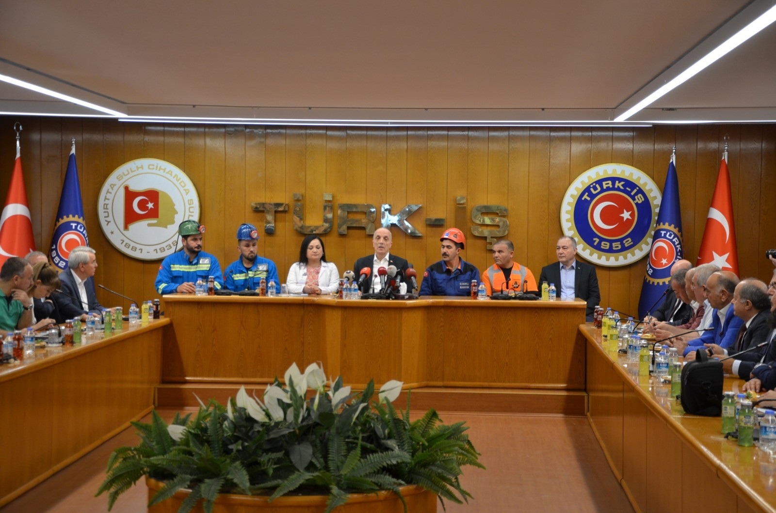 Türk-İş Genel Başkanı Atalay Basın Toplantısı Düzenledi