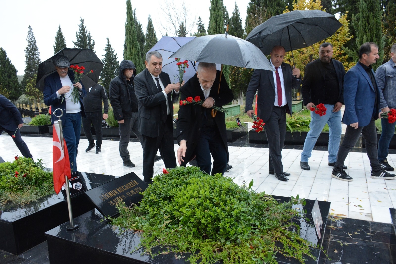 Türk-İş Genel Başkanı Atalay ile Genel Başkanımız Akçul Soma Şehitliğini Ziyaret Etti