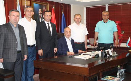 TÜRK-İŞ GENEL BAŞKANINDAN ŞEHİTLİK VE SOMA ŞUBEMİZE ZİYARET